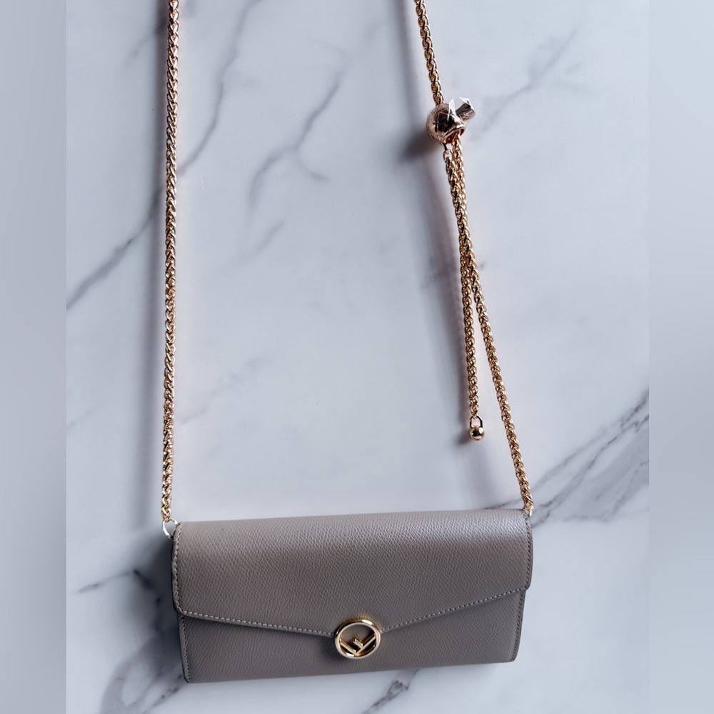 Fendi wallet on chain - Picture 3 of 12